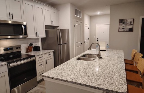 Newberry Apartment | Landing | Modern 2BD, Gym, Pool