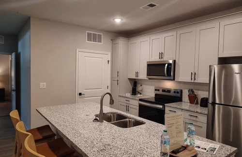 Newberry Apartment | Landing | Modern 2BD, Gym, Pool