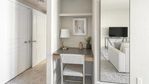 North Las Vegas Apartment | Landing Modern Apartment with Amazing Amenities (ID1256X519)