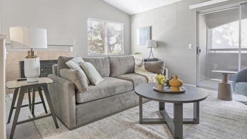 Sunrise Manor Apartment | Landing Modern Apartment with Amazing Amenities (ID1009X961)