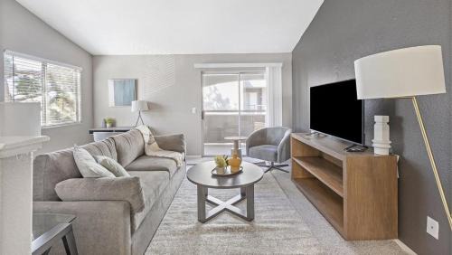 Sunrise Manor Apartment | Landing Modern Apartment with Amazing Amenities (ID1009X961)