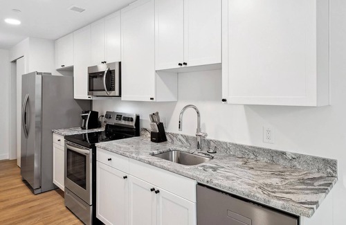 Greektown Historic District Apartment | Landing | Modern Studio, Clubhouse, Gym