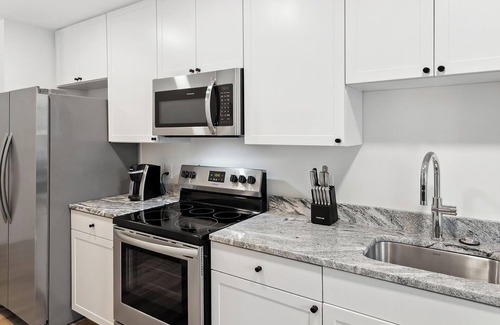 Greektown Historic District Apartment | Landing | Modern Studio, Clubhouse, Gym