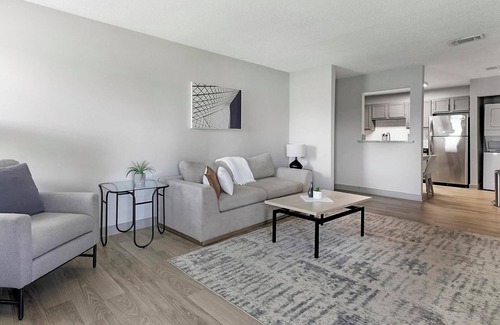 Huntsville Apartment | Landing | Stunning 1BD, Pool, Gym
