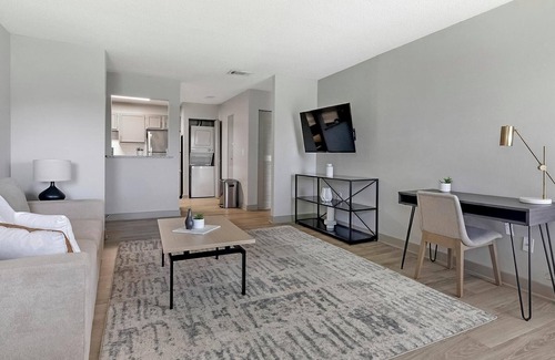 Huntsville Apartment | Landing | Stunning 1BD, Pool, Gym