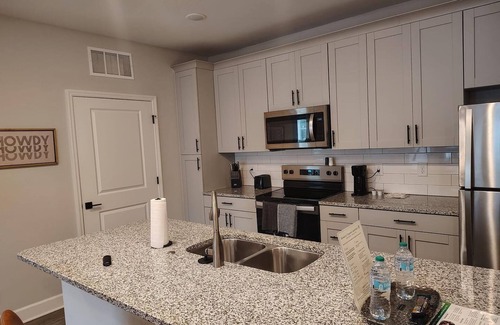 Newberry Apartment | Landing | Stunning 2BD, Pool, Gym