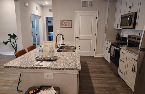 Newberry Apartment | Landing | Stunning 2BD, Pool, Gym