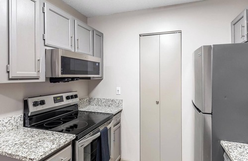 Huntsville Apartment | Landing | Stunning 2BD, Gym, Pool