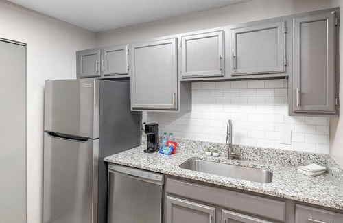 Huntsville Apartment | Landing | Stunning 2BD, Gym, Pool