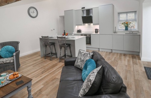 Burnley Cottage | LANE HOUSE SHIPPON, pet friendly, with a garden in Burnley