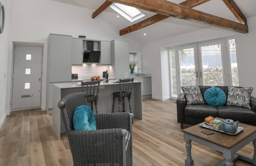Burnley Cottage | LANE HOUSE SHIPPON, pet friendly, with a garden in Burnley