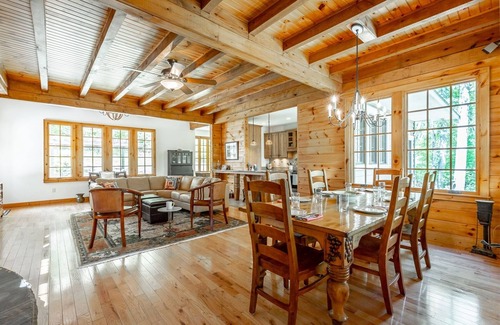 Lookout Mountain House | Lane`s End Lodge | Upscale Peaceful Retreat on 7 Acres