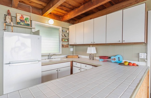 Lanikai Cottage | Lanikai Hillside Cozy Cottage with Spectacular Ocean View with Mokulua Islands.