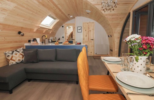 Yockenthwaite Cottage | LAPWING, pet friendly, with hot tub in Ingleton