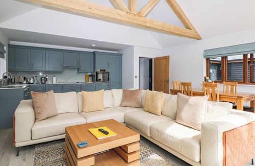 Fareham Cottage | LAPWINGS, with pool in Titchfield Common