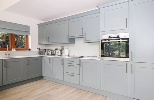 Fareham Cottage | LAPWINGS, with pool in Titchfield Common