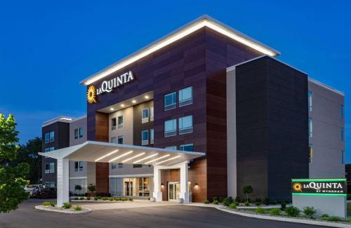 South Bend Hotel | LaQuinta Suites by Wyndham South Bend Notre Dame Area