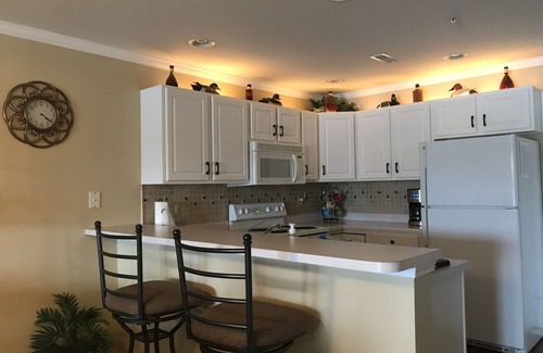 Kaiser Condo | Large 2 BR, 2 full bath Lake view condo at Park Place at the Lake