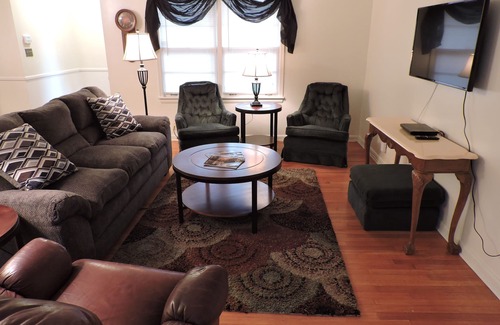 Memphis House | Large 3 Bedroom /2 Bath Home - Can Sleep 8