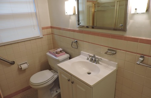 Memphis House | Large 3 Bedroom /2 Bath Home - Can Sleep 8