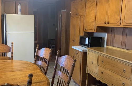 Russellville House | Large 70's Style Vintage House