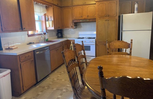 Russellville House | Large 70's Style Vintage House