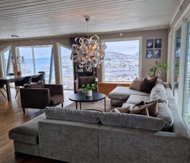 Harstad Villa | Large and lovely villa in Harstad Sentrum with sauna, hot tub and car rental