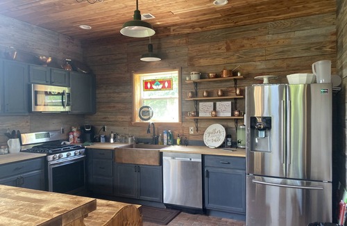 Chaplin Cabin | LARGE BARN WITH LIVING AREA Bourbon trail Keenland close,