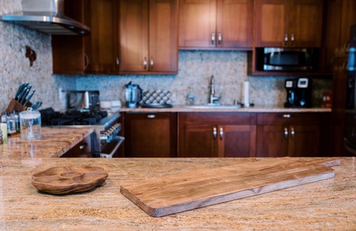 Enchanted Lake House | Large, beautiful, updated home w/pool, AC,mins from beach in Kailua!