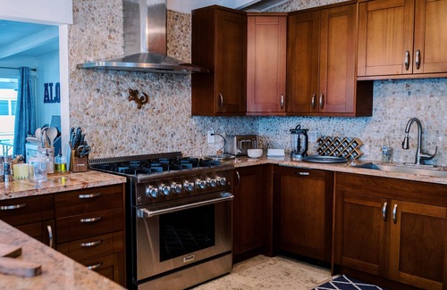 Enchanted Lake House | Large, beautiful, updated home w/pool, AC,mins from beach in Kailua!