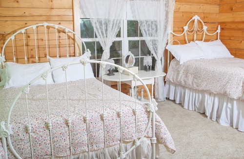 Rattan Cabin | Large Cabin in the Kiamichi Wilderness