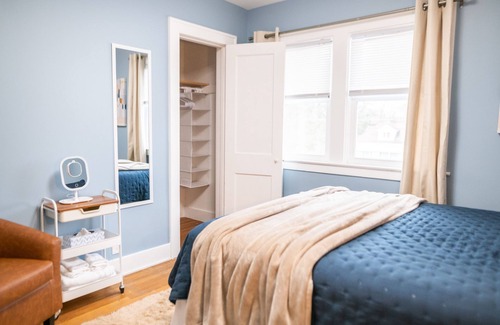 Creston House | Large character filled home with lots of space, close to parks & shopping