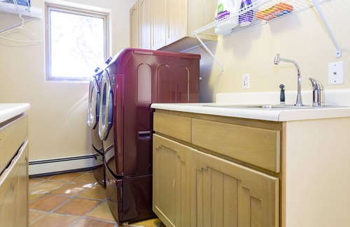 Tierra Preciosa House | Large, Colorful, Santa Fe-Style Home