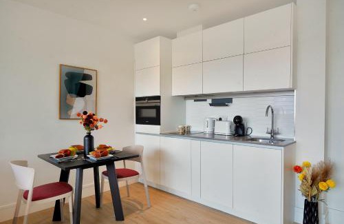 Wembley Park Apartment | Large Cosy Studio Apartment Next To Stadium With Gym