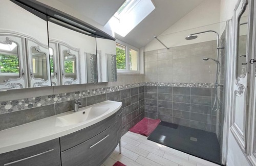 La Gonfriere Cottage | Large country house with WIFI, pets allowed