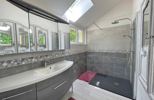 La Gonfriere Cottage | Large country house with WIFI, pets allowed