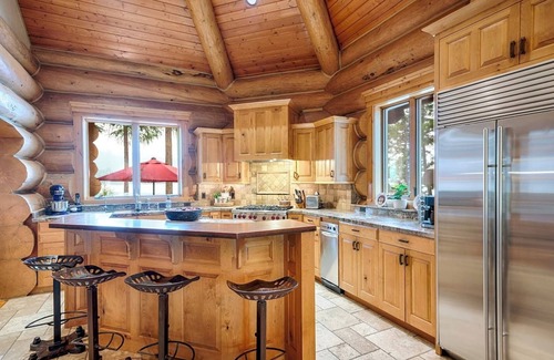 Marion House | Large Custom Log Estate Sleeping 14 on 50 Acres