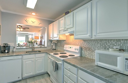 Oceanmarsh Subdivision Villa | Large Deck with Awesome Ocean & Marsh View! Free WiFi! Free Hunting Island pass!