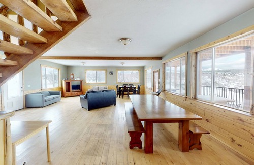 La Sal Cabin | Large Family Cabin with Commercial Kitchen and Lot of Sleeping Options