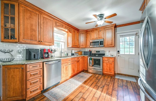Halfway House | Large Family Home: 5 Mi to Dtwn Hagerstown!