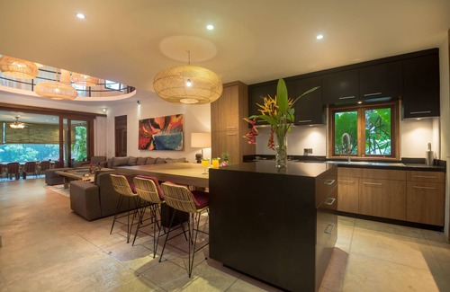 Berawa Villa | Large Groups,9 BDR,Close To Beach,Great Inclusions