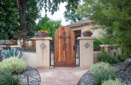 Visalia House | Large Groups-Seq Parks Coast Wineries Skiing-All Day Trips!