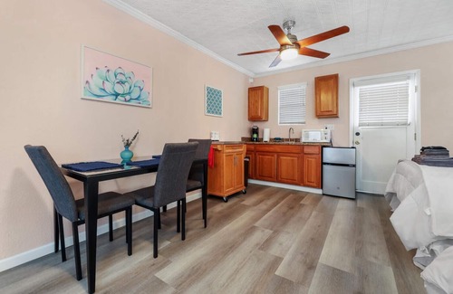 Visalia House | Large Groups Sequoia Park, CA Coast Wineries, Skiing. Enjoy Fire Pit, Hot Tub, Outdoor Kitchen