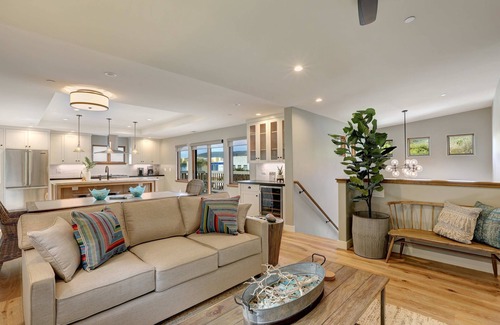 Avila Beach House | Large Home - A Wave From It All - Best of Avila - 5 Bdrm - sleeps 12