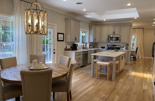 Oxford House | Large home in quiet neighborhood 5 minutes from Campus!