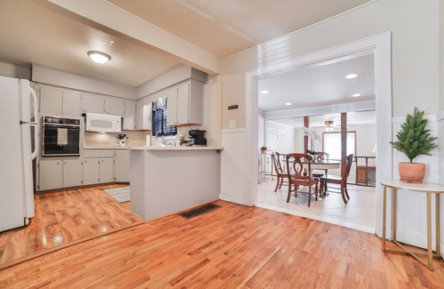 Cape Girardeau House | Large Home next to Southeast Hospital - 2 King Beds - Fast Wifi