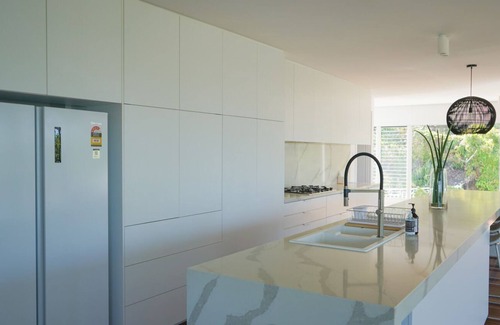 West End Apartment | LARGE HOME ON CASTLE HILL | WALK TO STADIUM