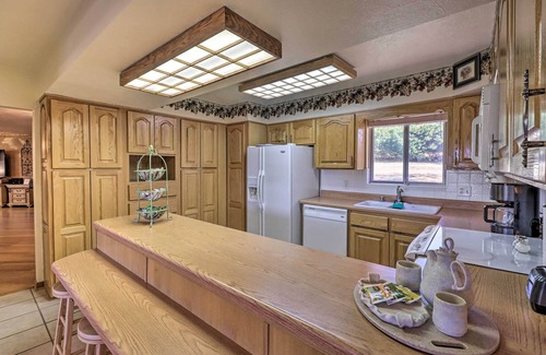 Lakeview House | Large Home w/Games: 4 Mi to Bull Shoals Lake!