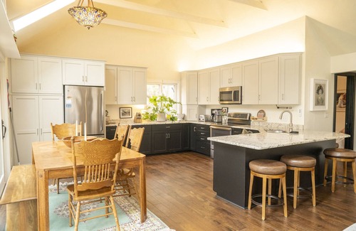 Sturgeon Bay House | Large home with private yard in Sturgeon Bay. Family Friendly!