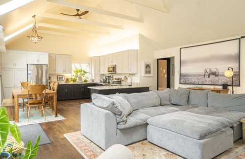 Sturgeon Bay House | Large home with private yard in Sturgeon Bay. Family Friendly!